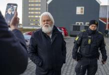 Groenlandia vuelve a prolongar detención del defensor de las ballenas Paul Watson