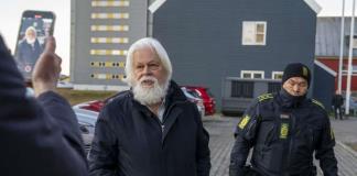 Groenlandia vuelve a prolongar detención del defensor de las ballenas Paul Watson