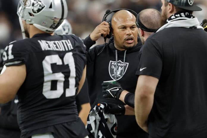 Pierce, coach de Raiders, sancionado ocho años por violaciones a las normas en la NCAA