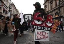 Con protesta, colectivos y estudiantes recuerdan la matanza de Tlatelolco en Guadalajara