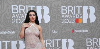 Charli XCX protagoniza Erupcja, una película en la que trabajó en secreto en Polonia