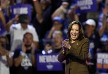 Kamala Harris propone que Medicare cubra gastos de cuidadores de mayores en el domicilio