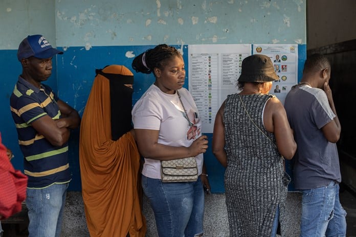 Mozambique votó para elegir presidente y parlamento en un clima de tensión