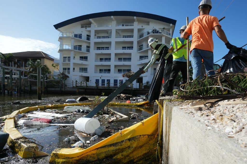 Huracán Milton deja al menos 16 muertos en Florida, donde comienza reconstrucción