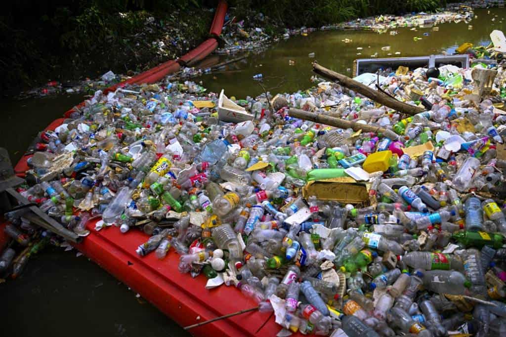 Wanda, la máquina que evita que toneladas de basura lleguen al mar en Panamá