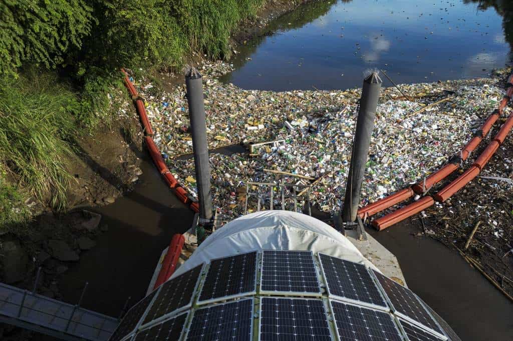 Wanda, la máquina que evita que toneladas de basura lleguen al mar en Panamá