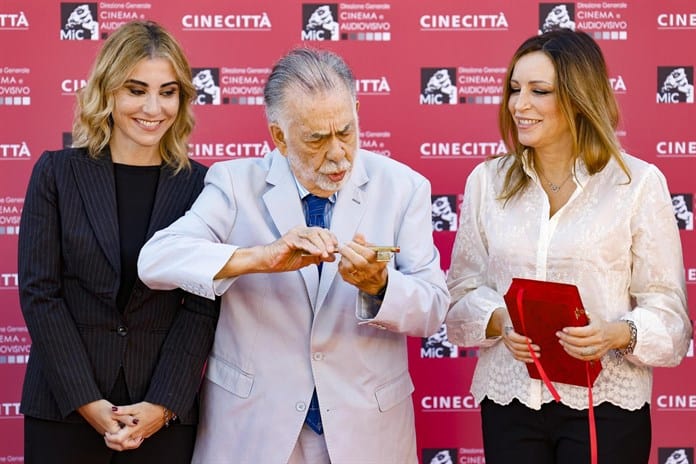 Coppola inaugura una calle con su nombre en los míticos estudios romanos de Cinecittà