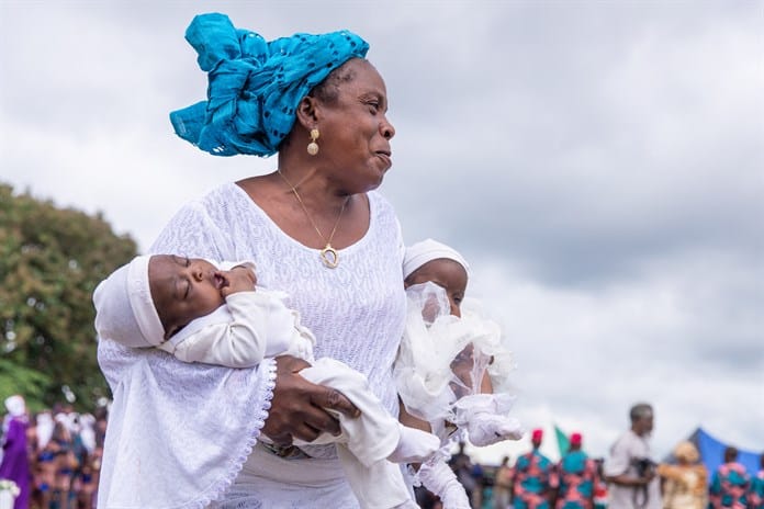 Nigeria celebra por partida doble un festival en la capital mundial de los mellizos