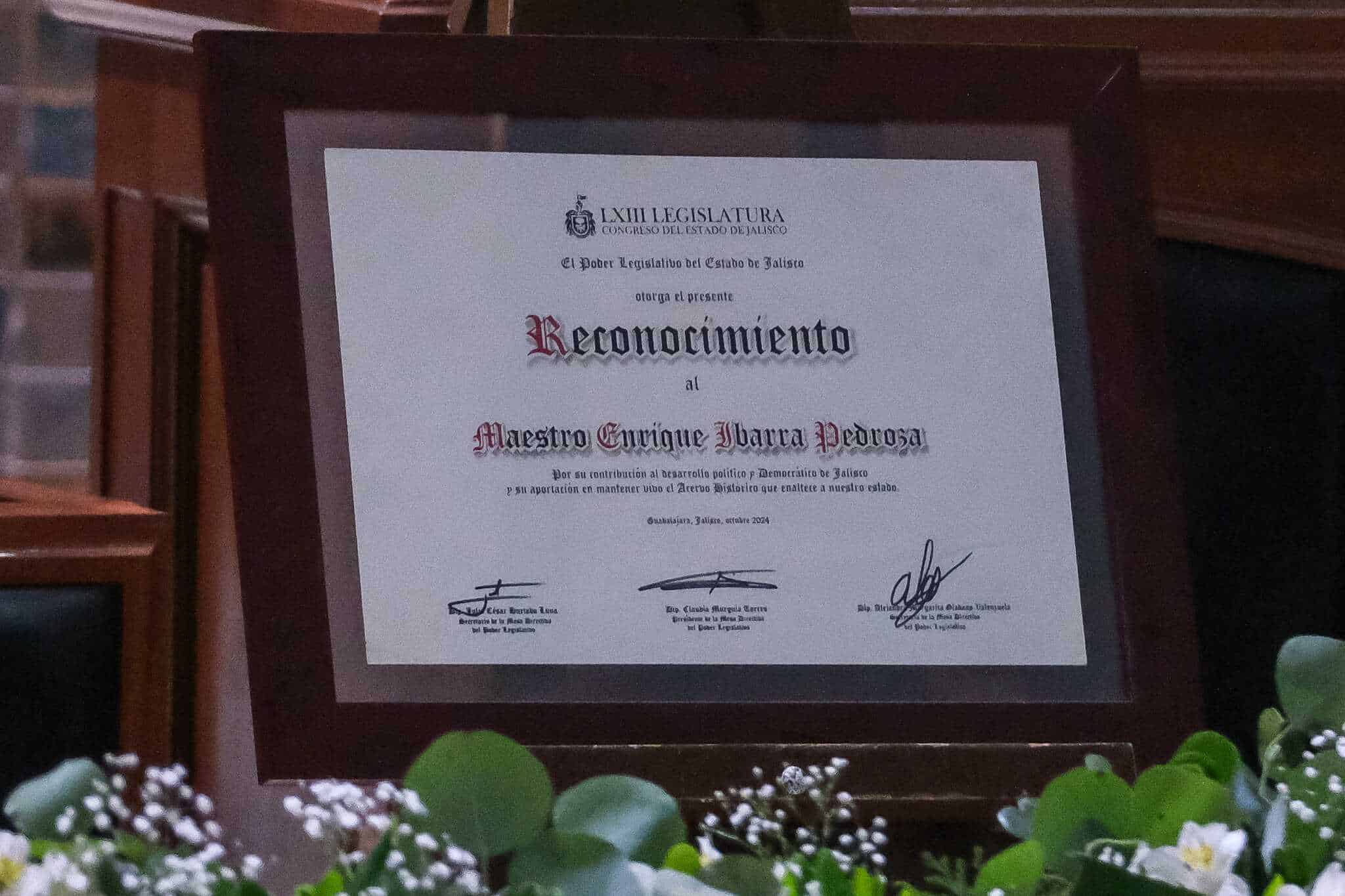 Por 57 años de trayectoria política, el Congreso da reconocimiento a Enrique Ibarra