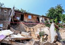 El huracán John desplaza a cientos de familias en el puerto mexicano de Acapulco