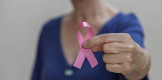 Mexicanas con cáncer de mama y sin seguro social viven "calvario" para lograr tratamiento