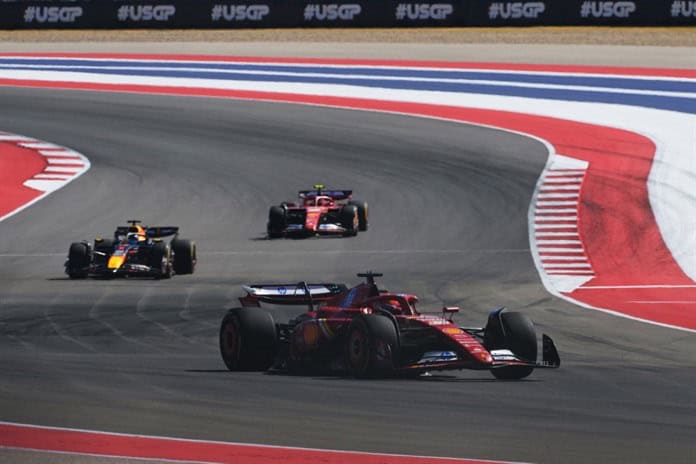 Leclerc gana por delante de Sainz y aprovecha en Austin la lucha entre Verstappen y Norris