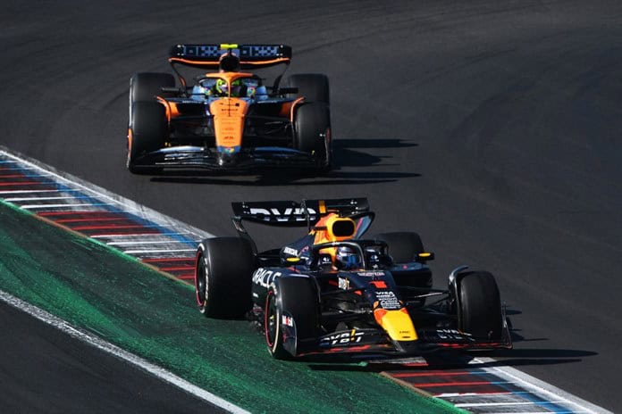 Leclerc gana por delante de Sainz y aprovecha en Austin la lucha entre Verstappen y Norris