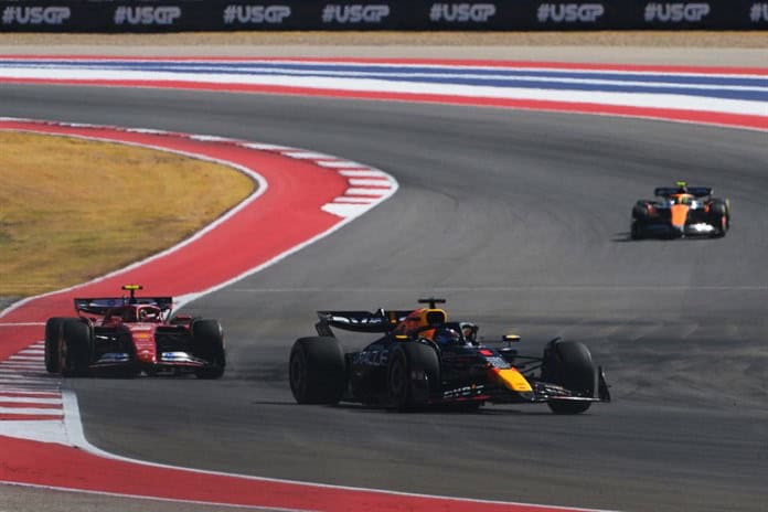 Leclerc gana por delante de Sainz y aprovecha en Austin la lucha entre Verstappen y Norris