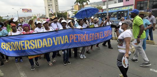 Miles de mineros y campesinos protestan contra plan ambiental de gobierno de Colombia