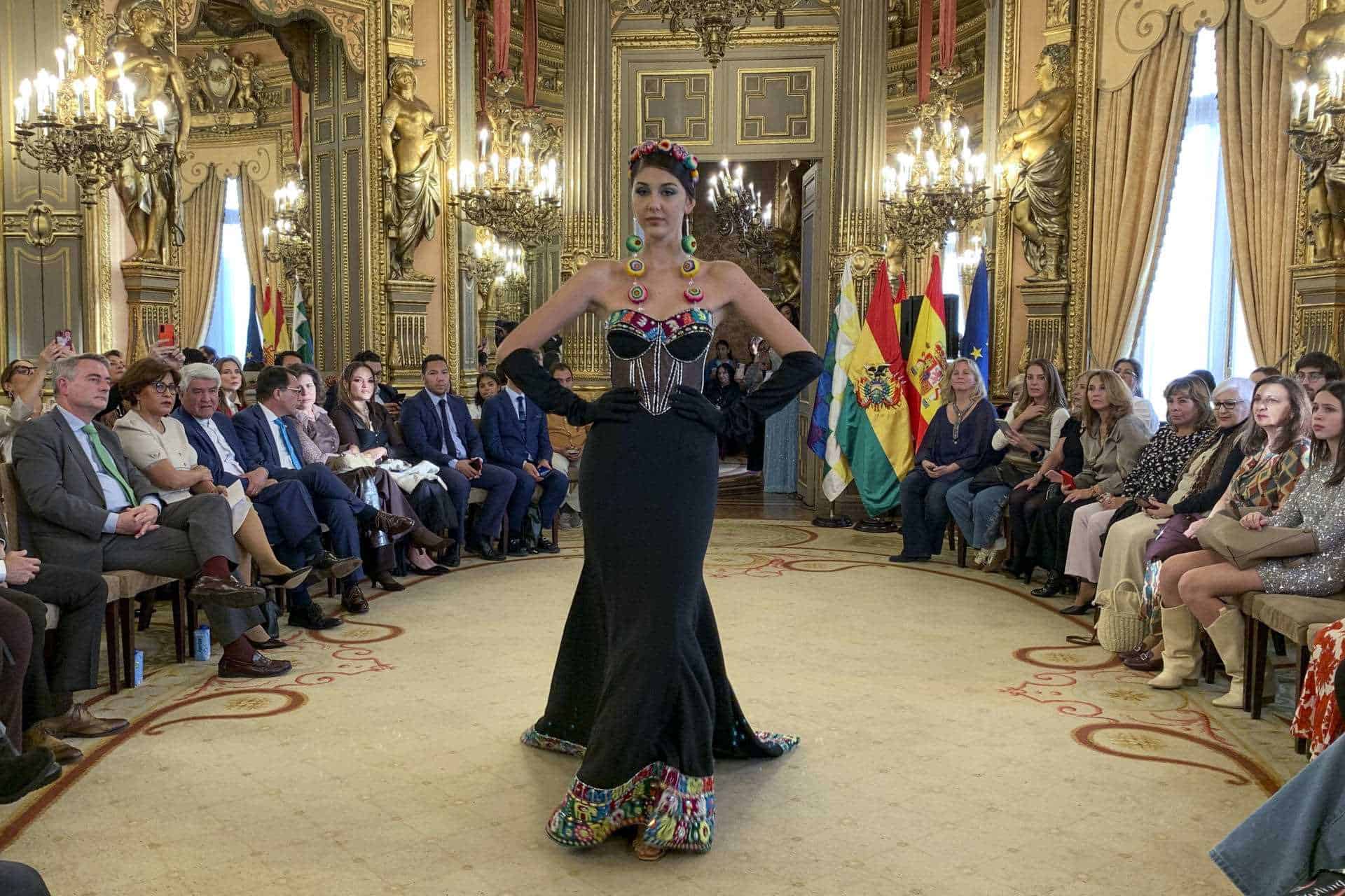 La moda boliviana llega a Madrid para poner en valor la riqueza cultural de sus tejidos