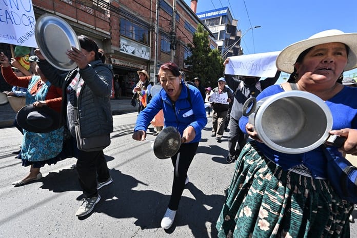 Bolivia, semiparalizada por los cortes de vías de seguidores de Morales