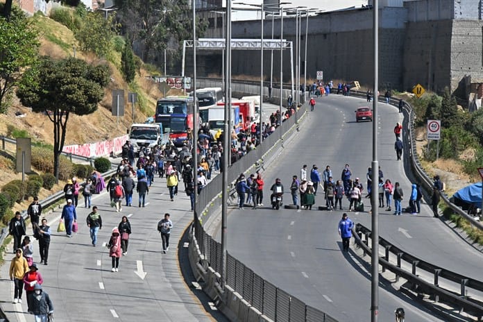 Bolivia, semiparalizada por los cortes de vías de seguidores de Morales