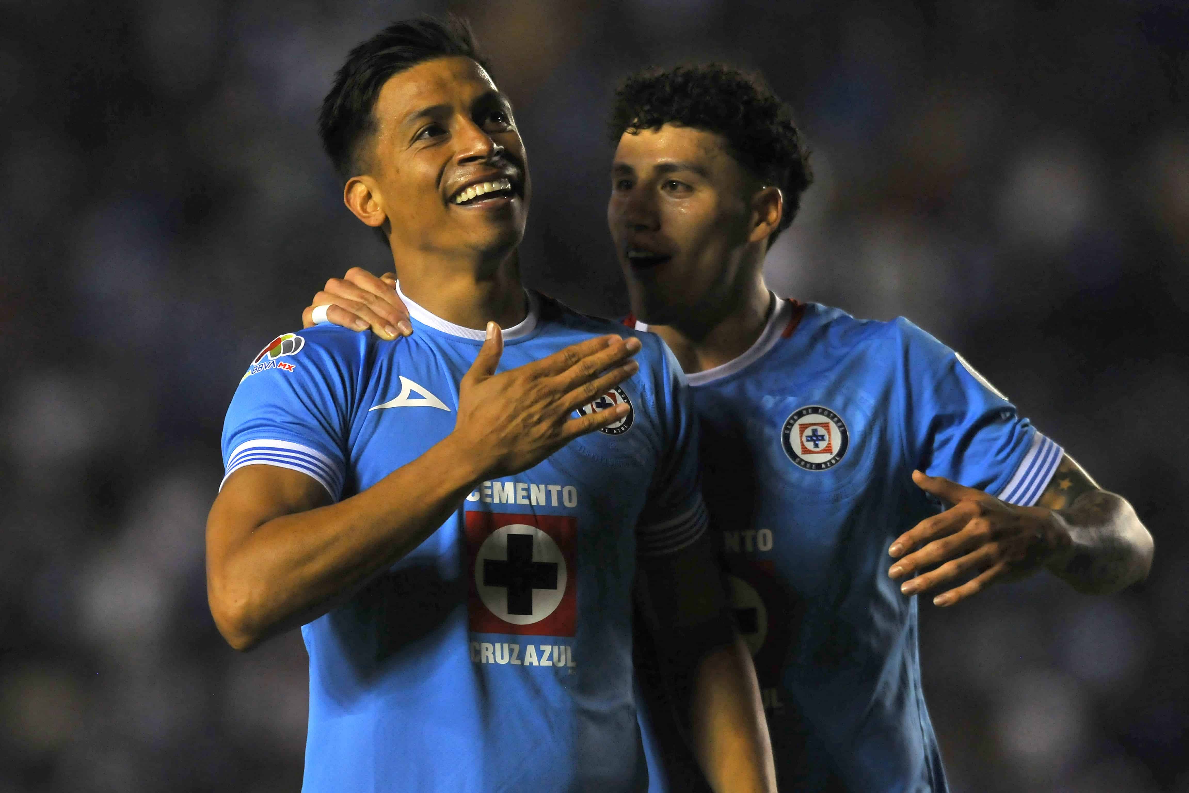 América siembra dudas y Cruz Azul cosecha elogios en el fútbol mexicano