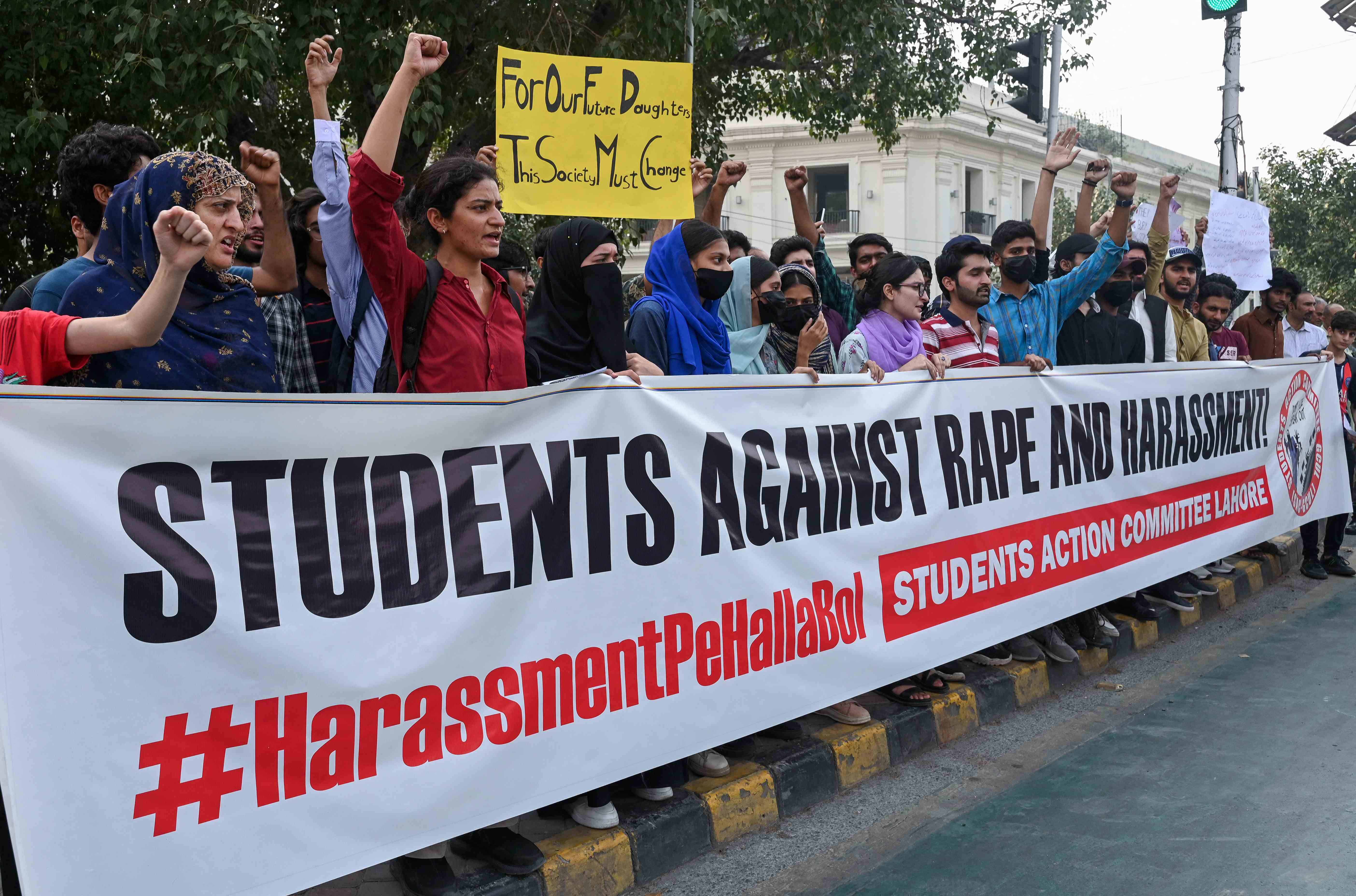 Las estudiantes de Pakistán se movilizan contra las agresiones sexuales en las escuelas