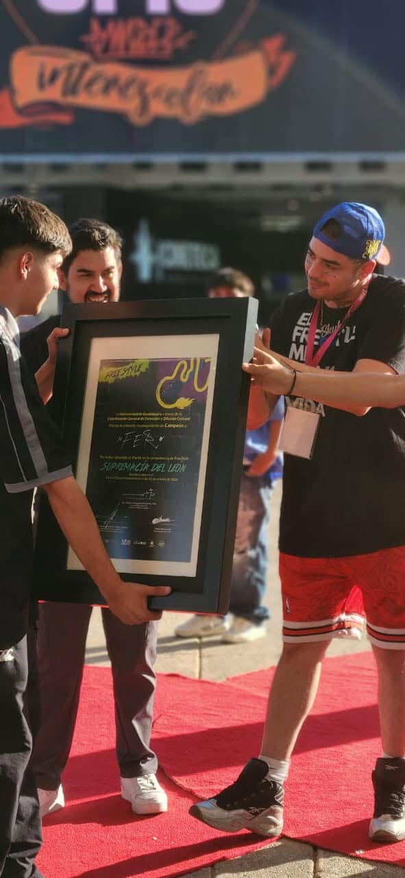 Fernando Saucedo Nares triunfa en la final regional de Freestyle Interescolar de la UdeG