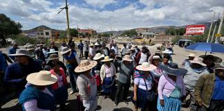 Trece heridos deja nuevo choque entre policías y manifestantes en Bolivia