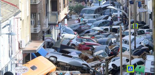 España continúa buscando víctimas tras las inundaciones del siglo