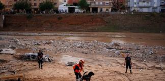 España envía más militares a combatir la devastación de unas inundaciones que dejaron ya más de 200 muertos