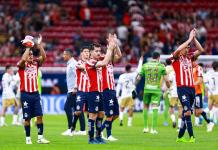 Chivas empata con Pumas y complica su pase a la liguilla