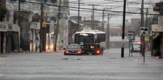 Un frente frío y diversos fenómenos provocarán lluvias y bajas temperaturas en México