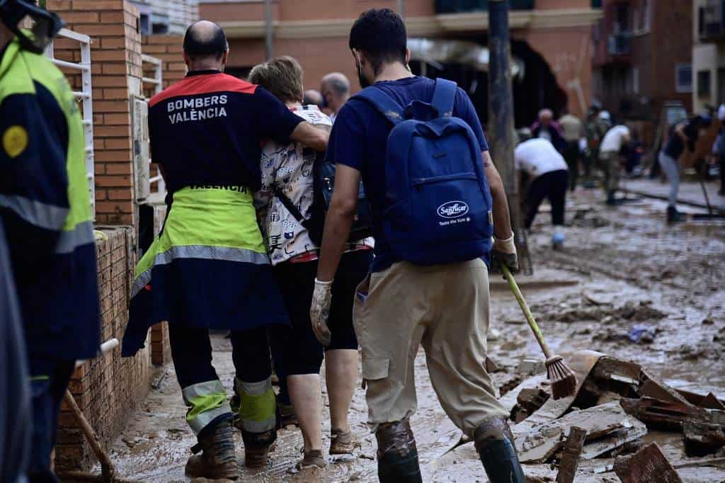 Un estallido en la devastada región de Valencia contra la errática y polarizada clase política