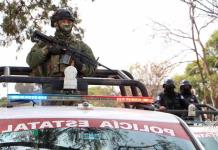 Pistoleros matan a paciente y a dos policías en un hospital de Puebla