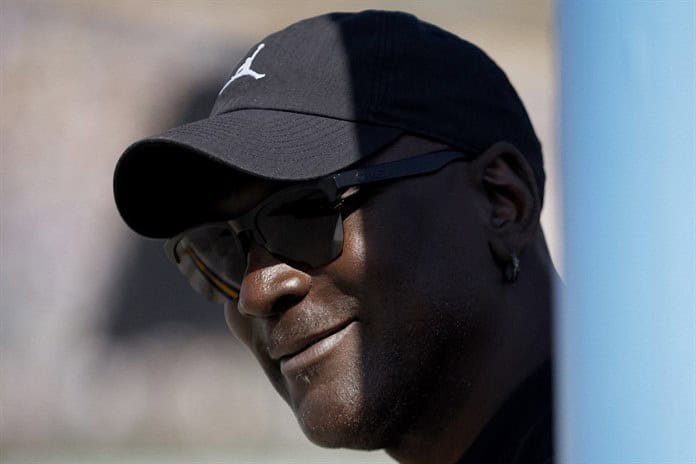 Michael Jordan niega haber pedido el voto para Donald Trump en respuesta a un post falso