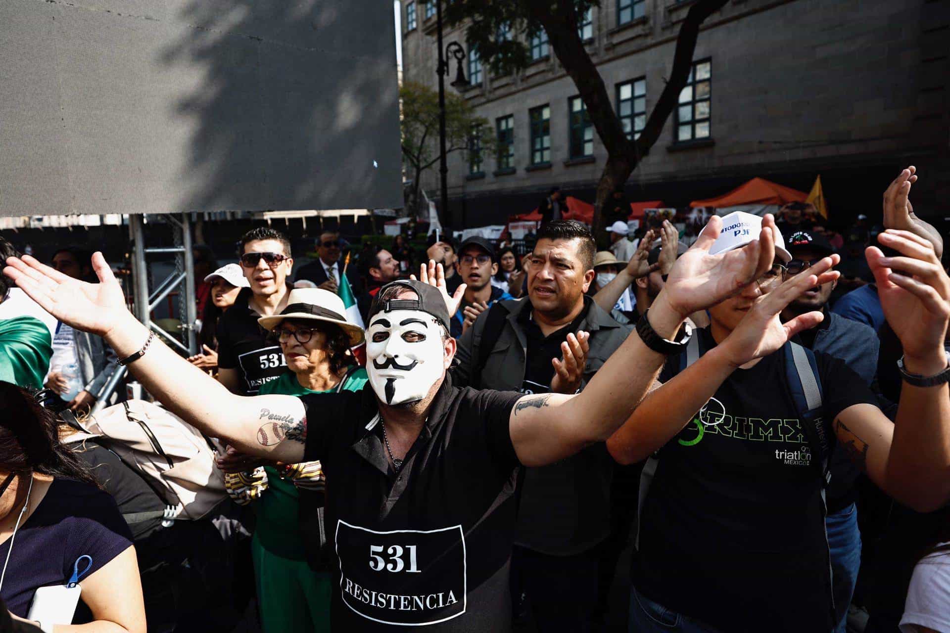 Manifestantes apoyan a Suprema Corte que busca inconstitucionalidad de reforma judicial