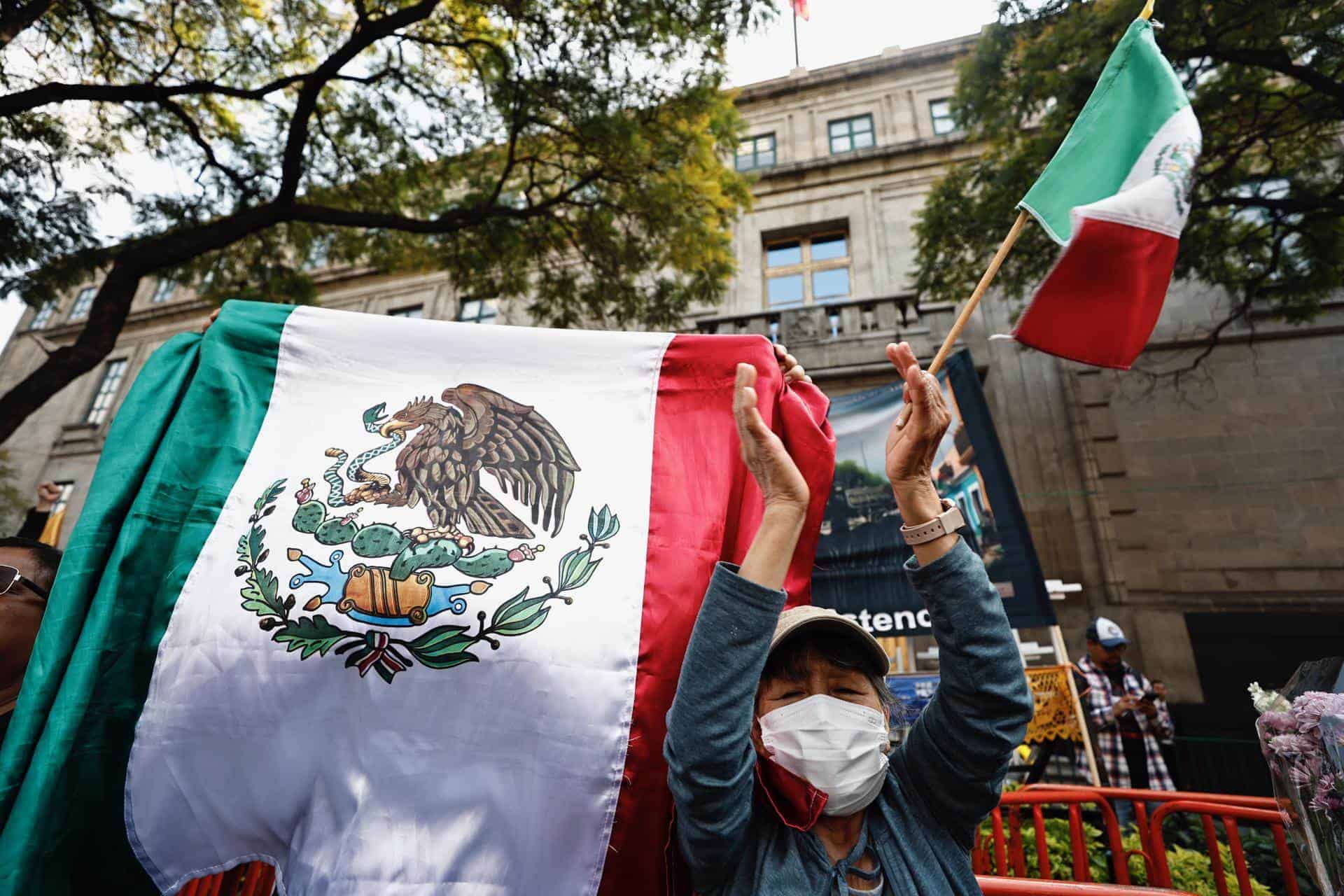 Manifestantes apoyan a Suprema Corte que busca inconstitucionalidad de reforma judicial