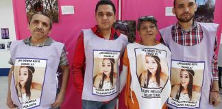 Siete años de búsqueda de una joven en México expuestos en una galería frente a Fiscalía