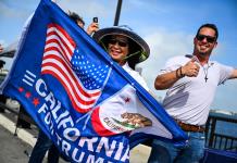 Los latinos aupan a Trump