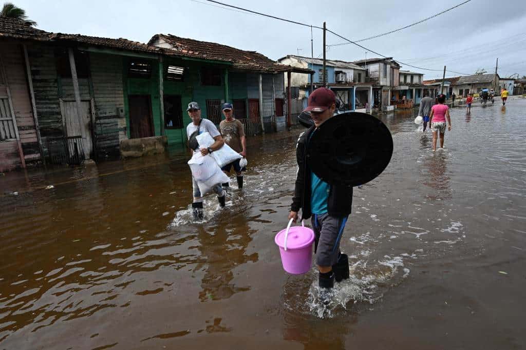 Gran parte de Cuba recupera la luz tras paso de huracán Rafael