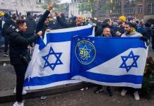 Hinchas israelíes regresan a casa tras incidentes violentos en Ámsterdam