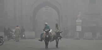 Llevamos días sin ver luz del sol: vivir en Lahore, la ciudad más contaminada del mundo