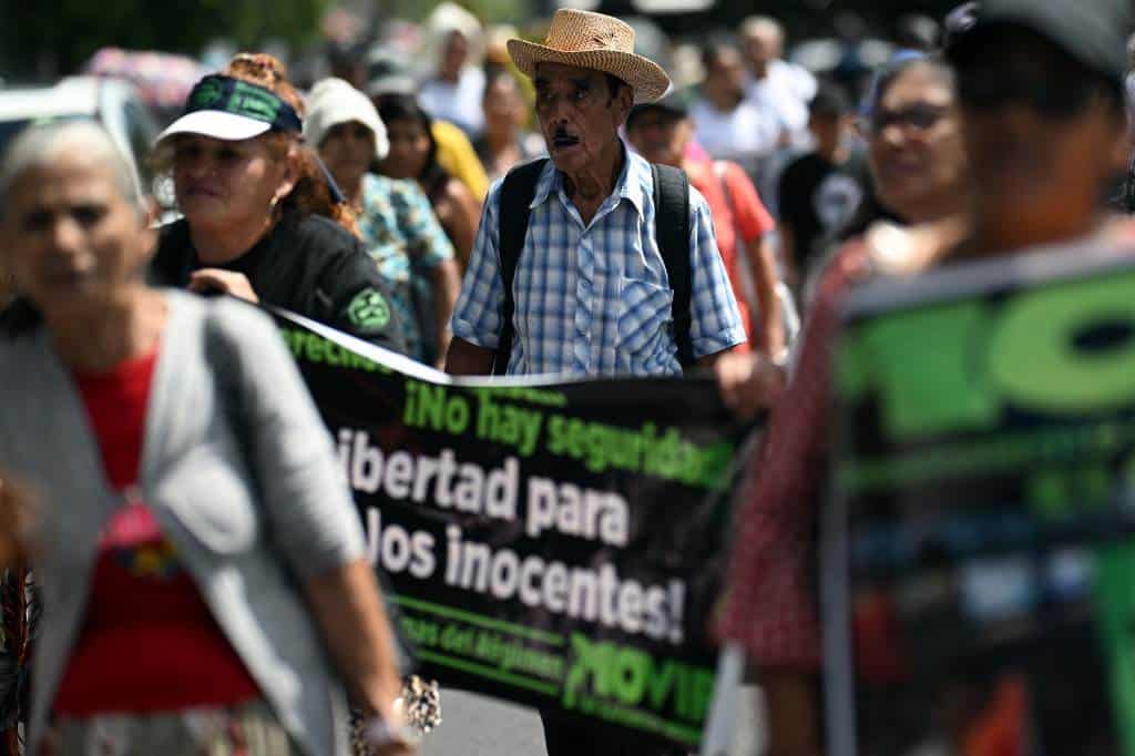 Prueba de vida: el clamor de las familias de presos en El Salvador