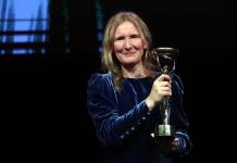 Samantha Harvey obtiene el premio Booker con su epopeya espacial Orbital