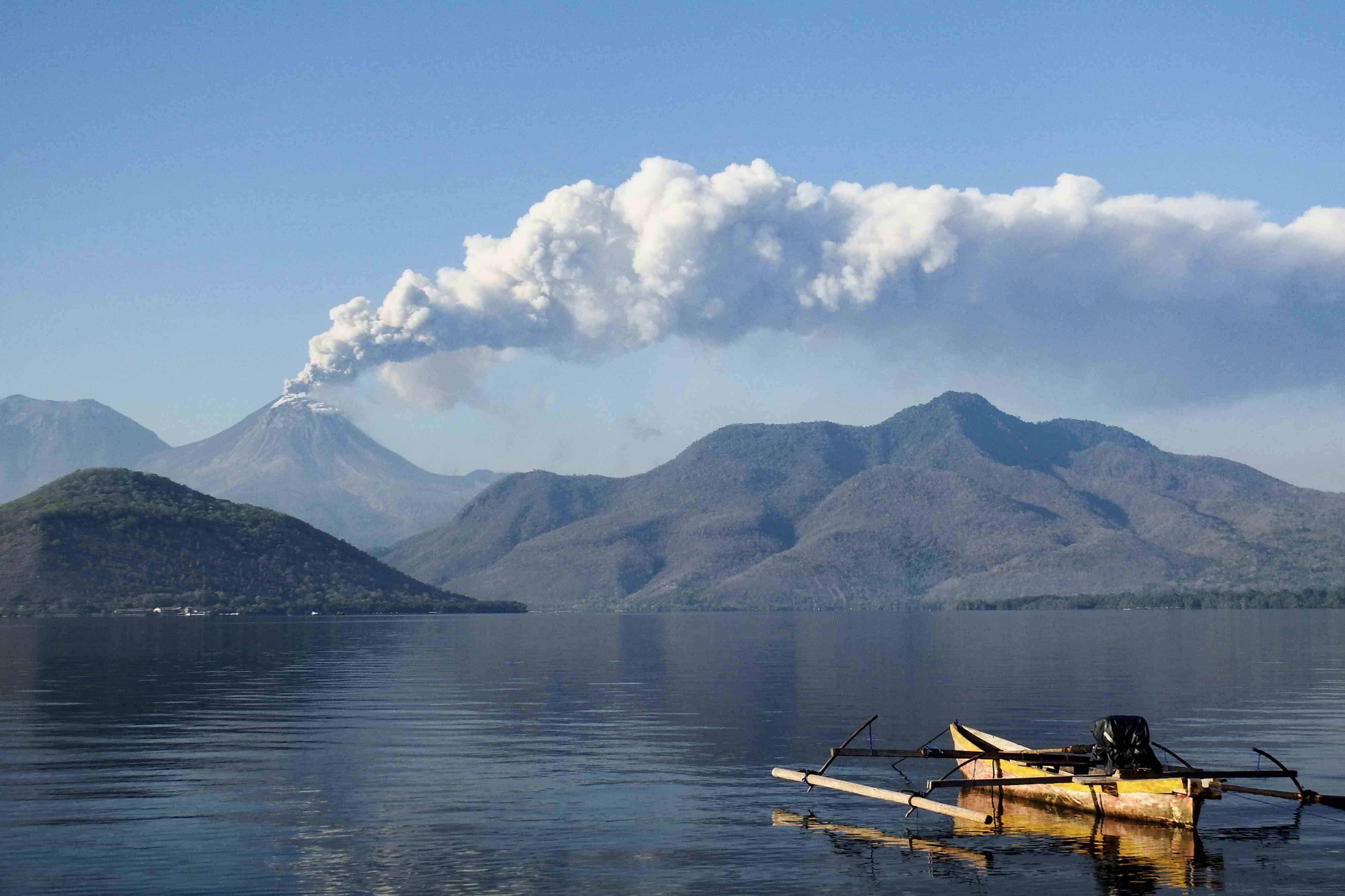 Varías compañías anulan sus vuelos a Bali por la erupción de un volcán