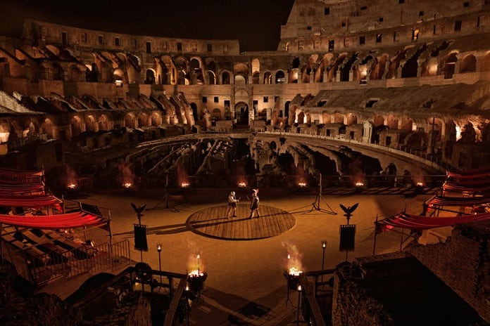 Los vecinos de Roma, indignados por luchas de turistas como gladiadores en el Coliseo