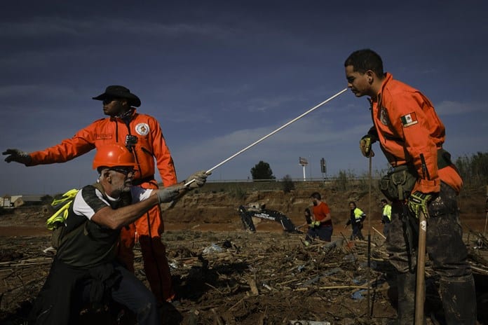 Los Topos Aztecas de México buscan en Valencia a desaparecidos con rostro y apellidos