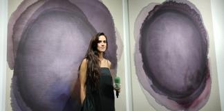 La pintora Fernanda Caballero reflexiona sobre el tiempo con su exposición "Lo mucho que cambia un río"