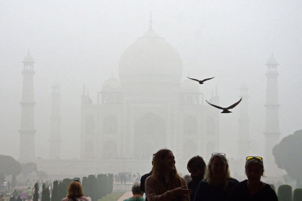 Escuelas cerradas y tráfico restringido en la capital de India por récord de contaminación