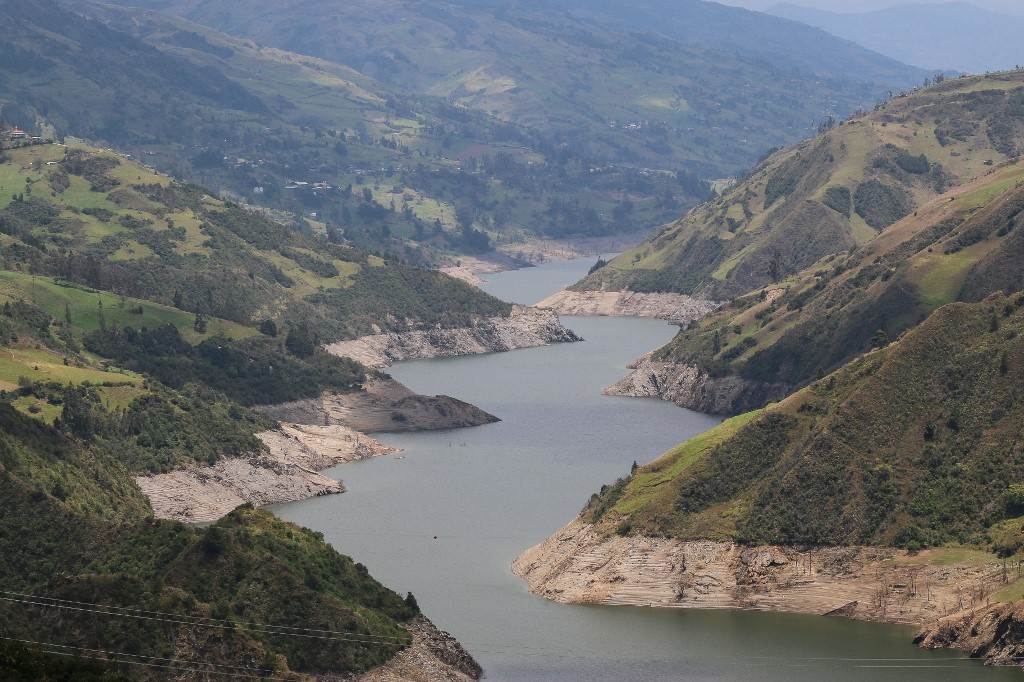 Narco, apagones, bajo crecimiento: Ecuador en problemas antes de nuevas presidenciales