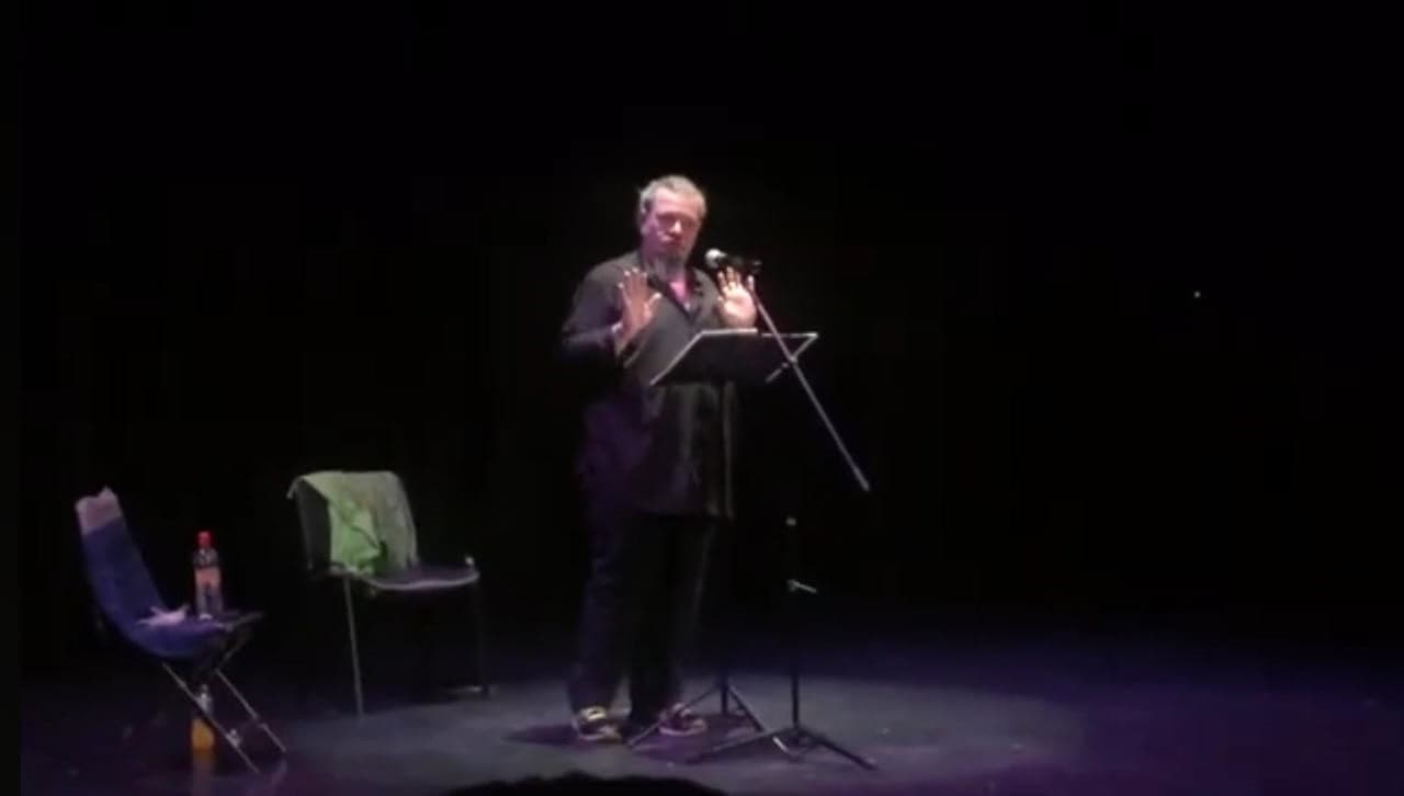 Héctor Caro y su obra La lengua erecta, teatro unipersonal que presentará en Guadalajara