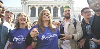 Con mariachi femenil y batucada, celebran a la primera rectora en la historia de la UdeG